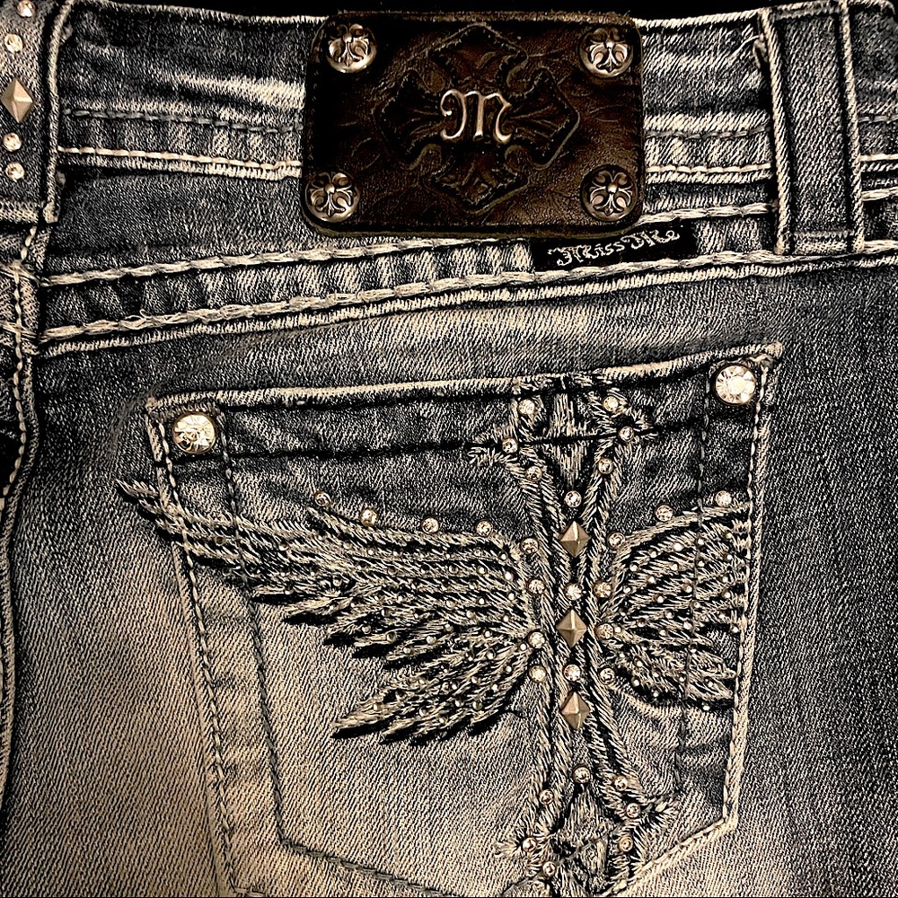 Miss Me bootcut jeans - wings & rhinestones on back pockets. #JE5343E4L Size 28